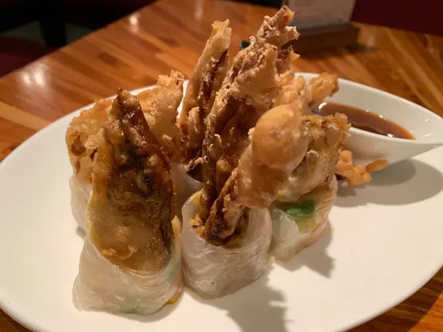 香芒牛油果軟殼蟹卷