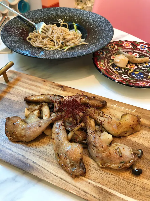 法國慢煮鵪鶉腿配牛油炒野菌