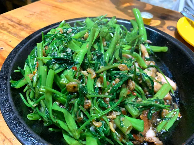 鐵板豬頸肉通菜(馬拉盞)