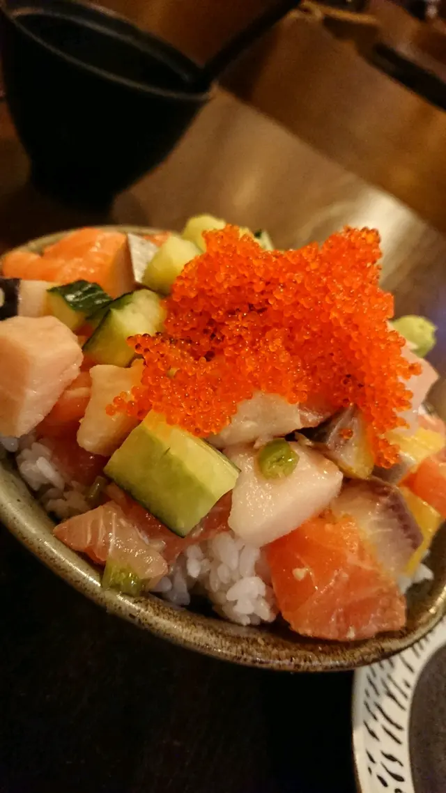 粒粒魚生丼