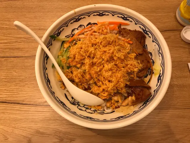$36好大碗  加錢可以加配料  加咗$8腩肉  雖然餐牌寫住腩肉係辣嘅  但對於我呢啲唔食得辣嘅人嚟講完全ok  但個麻醬麻麻地  可能我比較好重口味  隻醬有啲似芝麻沙律嗰一隻