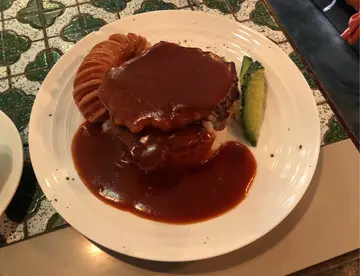 猪扒拼司华力肠饭