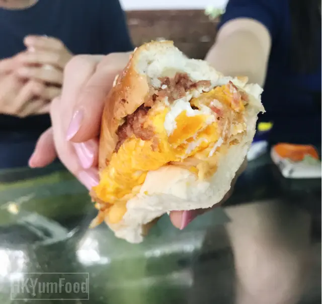 招牌芝士咸牛肉蛋豬仔包