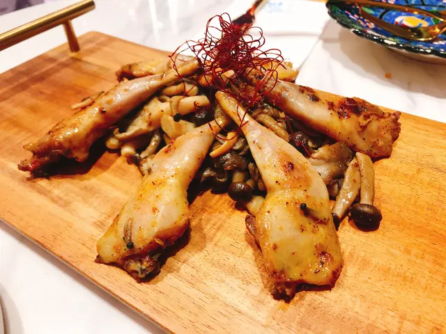 鵪鶉脾配炒惹菌