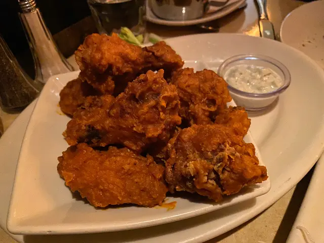 本身好期待 上到台系唔熱既 食落好乾 無乜醬 ,另加配藍芝士醬 中唔中意就見人見智!