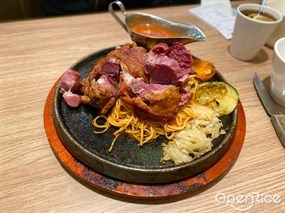 德國咸豬手 - 荃灣的茶餐廳2.0