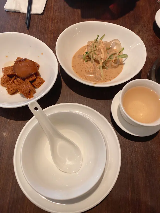 雞絲粉皮冇雞絲，太多麻醬，非常（流及油膩）非常難食！