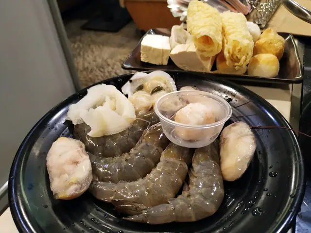 海鮮方面我地食左海蝦，日本廣島蠔，半殼帆立貝，牛柏葉等。 海蝦大隻又新鮮，前後追加左兩次海蝦！