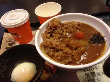 咖喱牛肉飯+poached egg