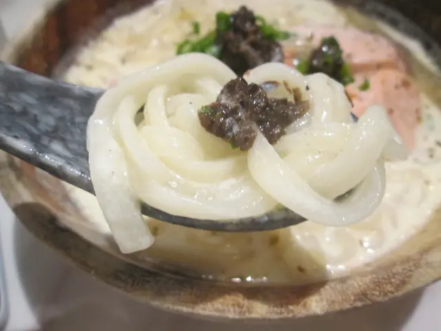 烏冬入口極之滑溜，亦彈牙有嚼勁