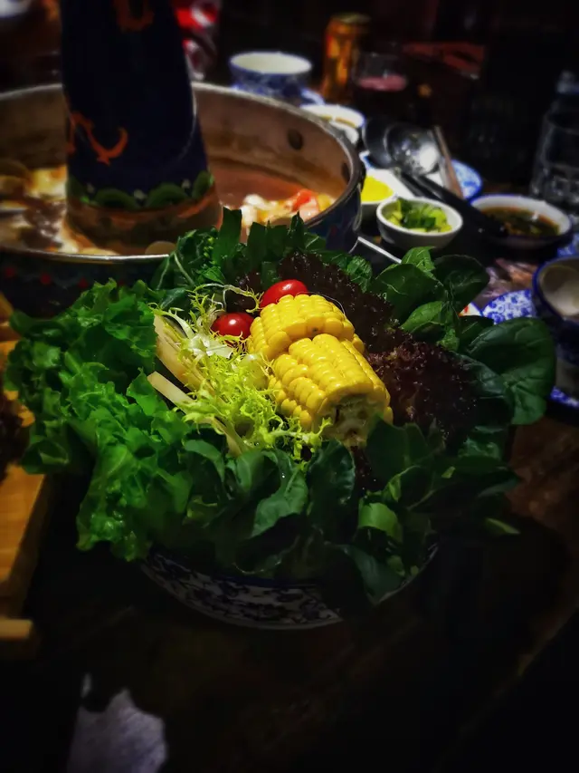 雜菜拼盤超大一兜，成盤花咁，份量多款式多，都幾抵食