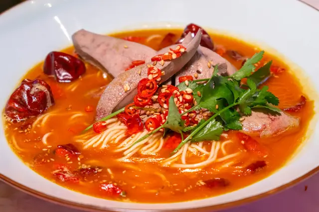 特色沙爹復艷豬潤拉麵