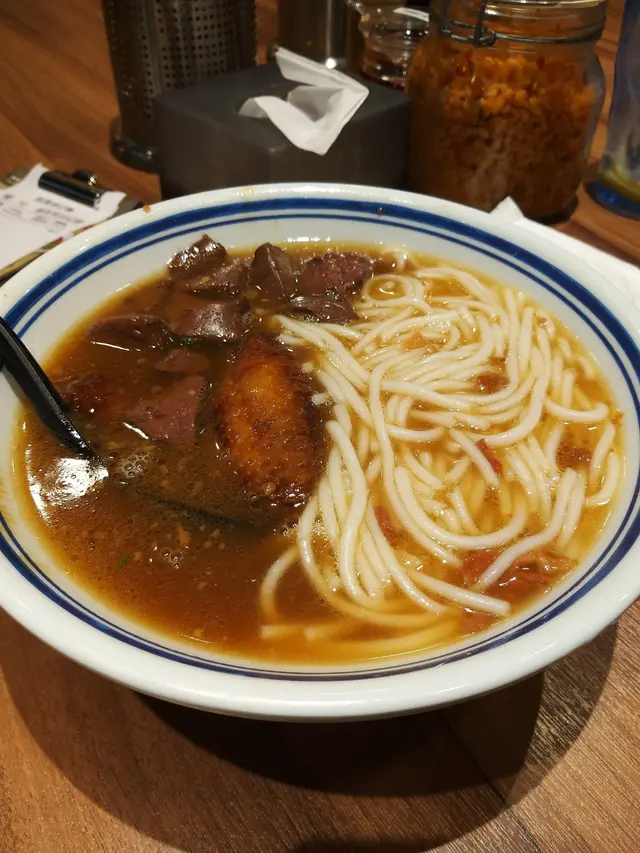 瑞士汁雞翼豬紅米線