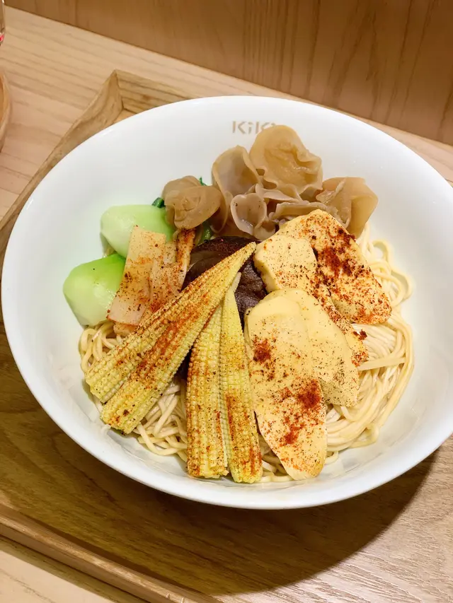 燒素雞白木耳拌麵