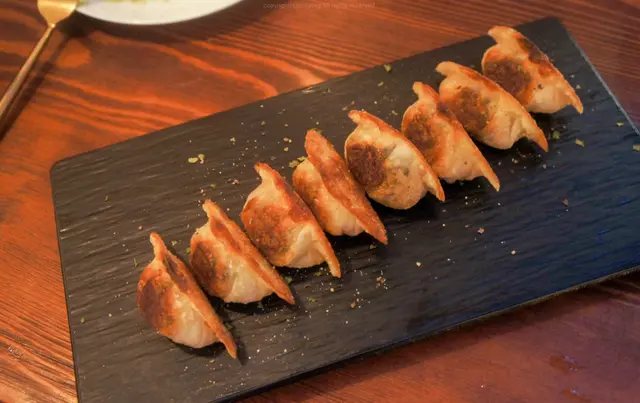 自家包芝士黑松露好好味煎餃 (8pcs)