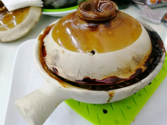 熱辣辣煲仔飯