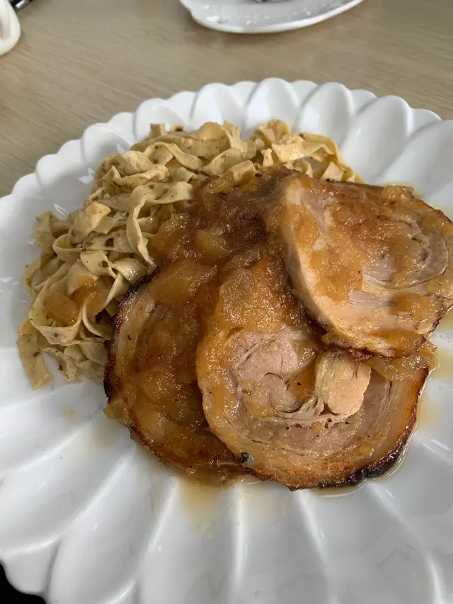 烤蘋果乳豬腩卷香草手打意大利麵