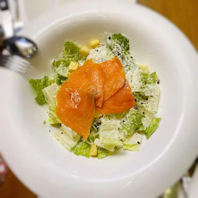 煙三文魚凱撒沙律