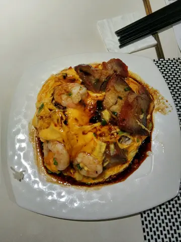 牛乳炒滑蛋叉烧虾仁双拼饭