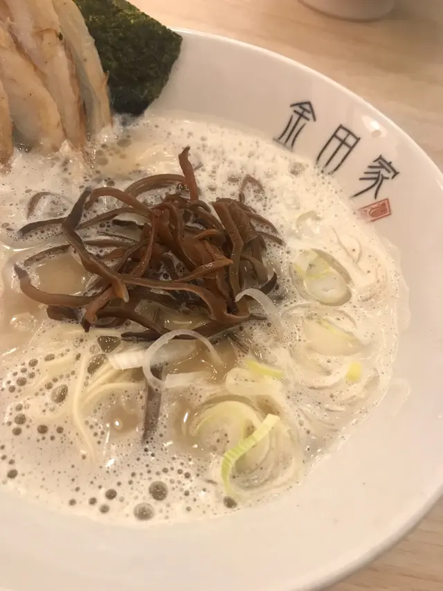 味道正常，豚肉係好味嘅，但整碗拉麵就唔係好夠熱，同埋都唔知點解咁多泡feel