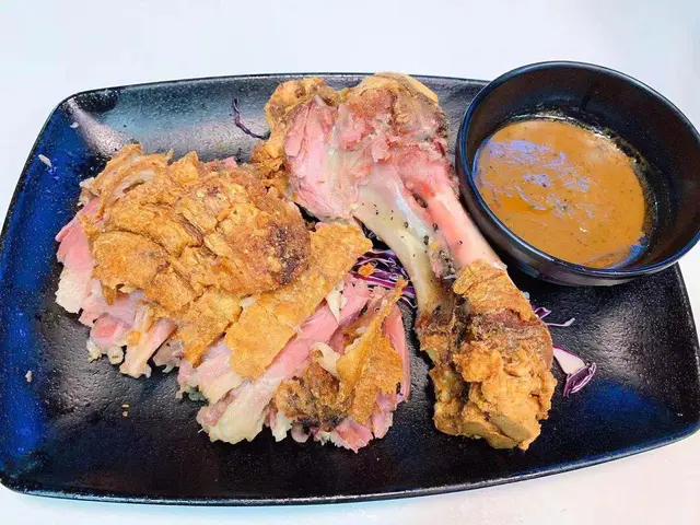 脆皮鹹豬手