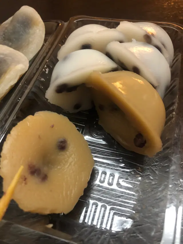 一口砵仔糕，方便食，味道不太甜，啱啱好