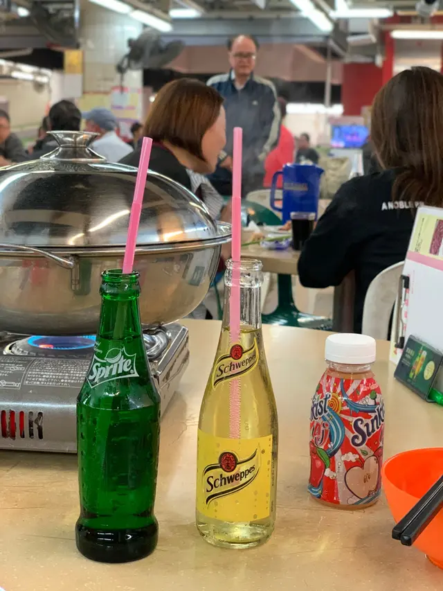 支裝汽水、果汁任飲