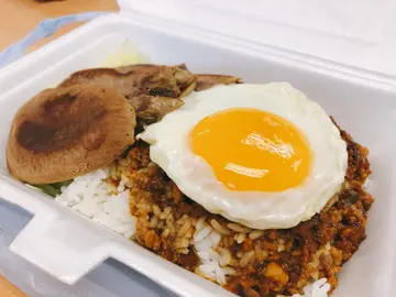 香煎牛脷香菇肉燥煎蛋配饭