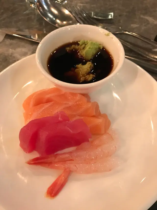 刺身(三文魚、呑拿魚、甜蝦)