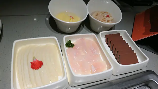 土豆，蓮藕，手切荀，巴沙魚片半份，鴨血半份