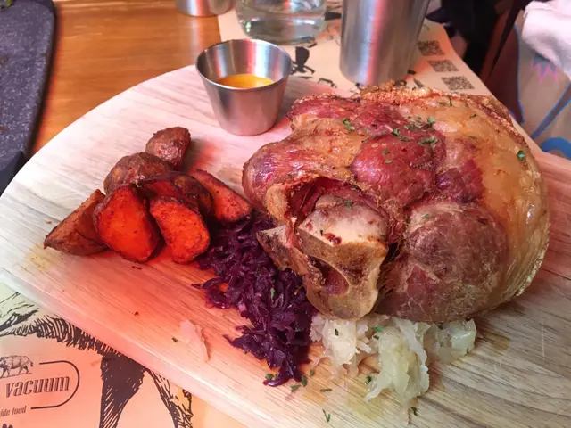 慢煮脆皮德國鹹豬手