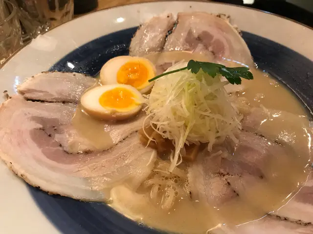 叉燒顏色比較粉嫩,食落好柔軟輕盈