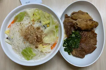 猪扒鸡翼汤米粉