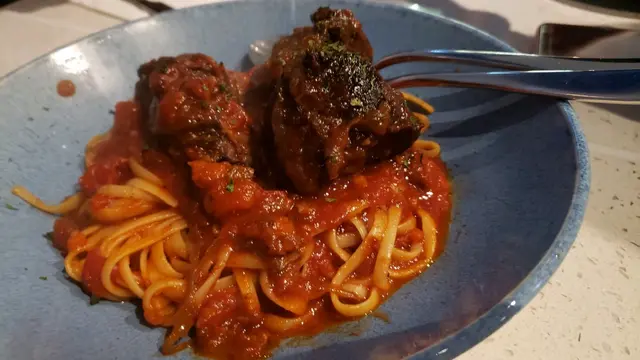 香草蕃茄汁燴牛面肉扁意粉