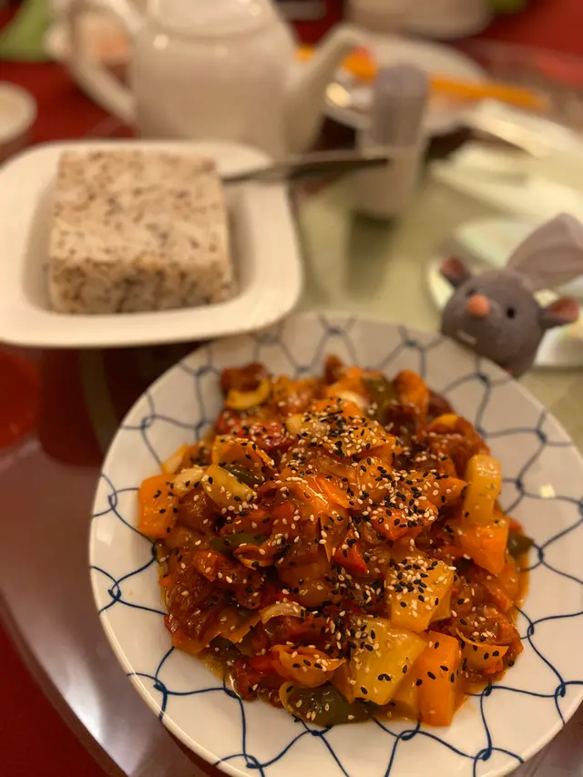 素咕嚕肉配有營藜麥飯