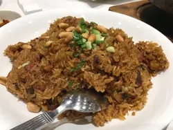 个饭炒得好好，软硬适中，唔油腻