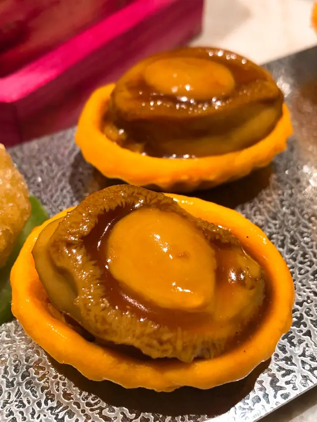 原隻鮑魚雞粒酥