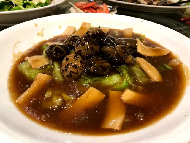 碧綠蝦子鮮菇鮑汁螺片