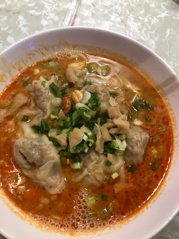雲吞担担麵