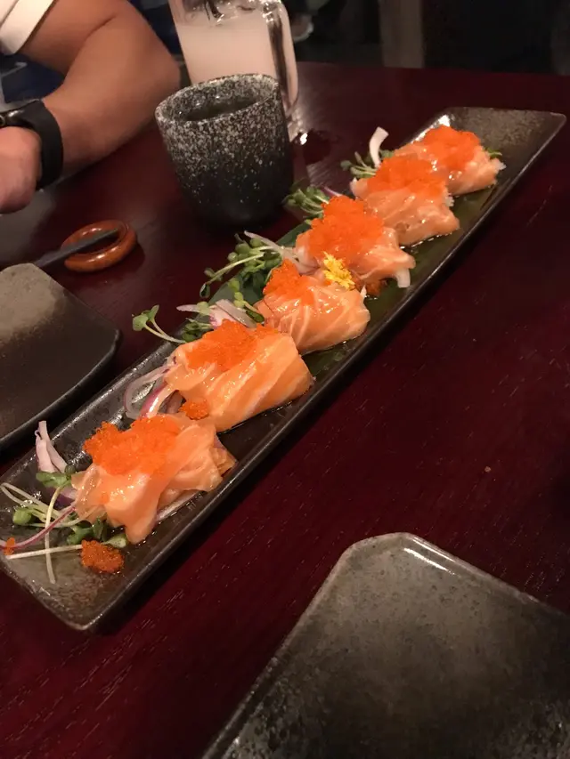 挪威三文魚洋蔥卷