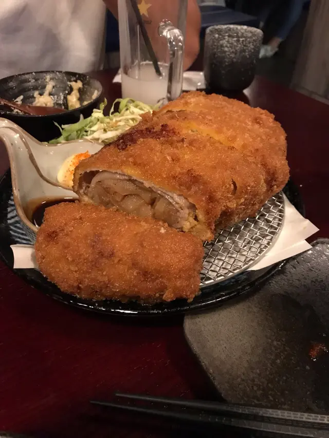 吉列豚肉配蘋果蓉