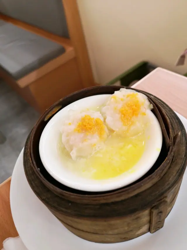 其實呢，原本正常好食既野你去改係可以，但改到難食左咁多， 我好懷疑老闆舌頭有毛病，30幾蚊一碟3粒縮水版都算，機攪肉做燒賣好難食都算，你將粒蛋釀入舊肉度變流心，我唔明好食個point係邊樹，你又無味既隻蛋，肉又少，加粒蝦仔，成件事就係超無謂為改而改