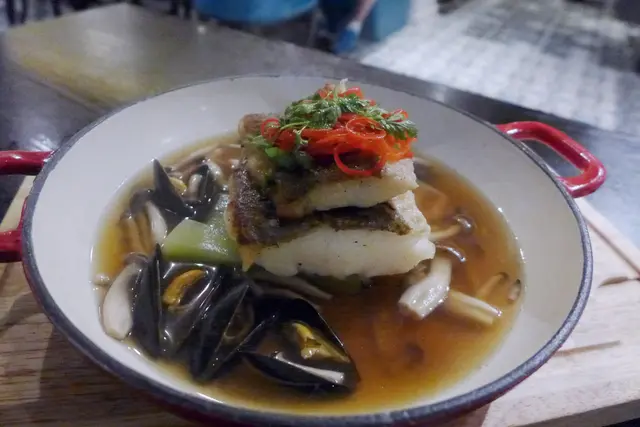 焗阿拉斯加深海比目魚配昆布湯