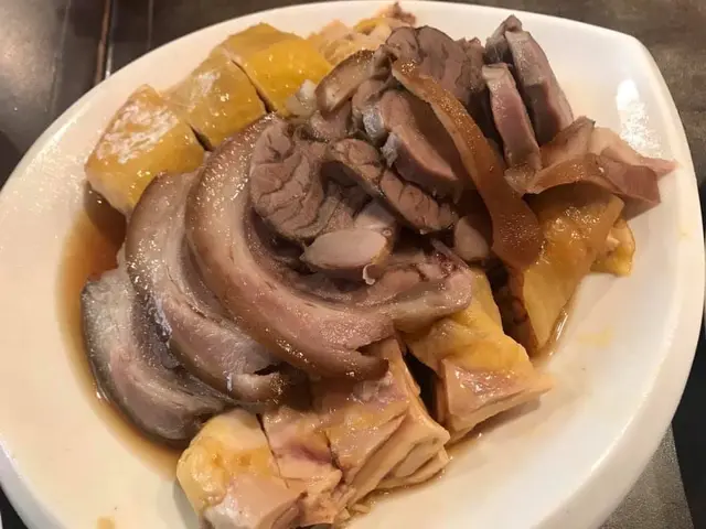 滷水圓蹄併滋味雞