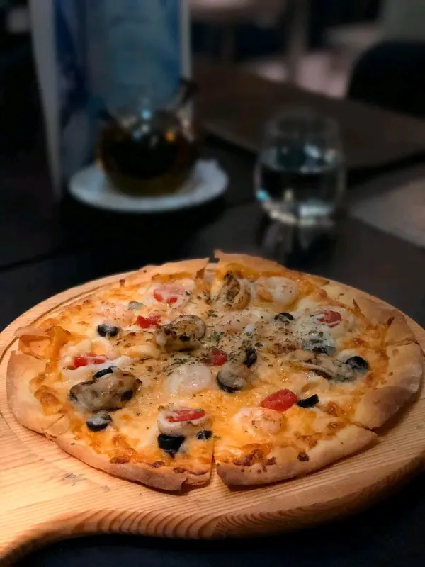 Assorted Seafood Pizza