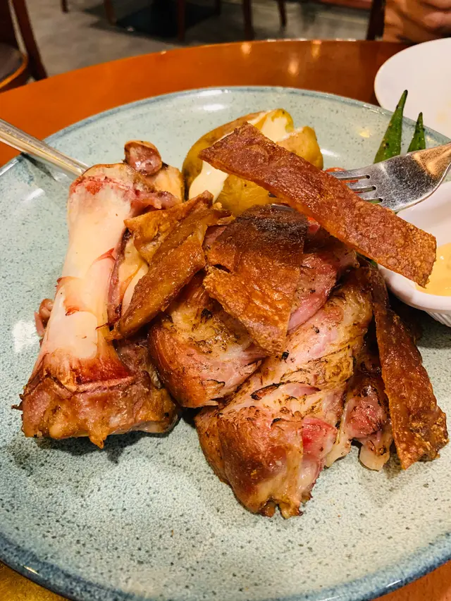 德國脆皮咸豬手