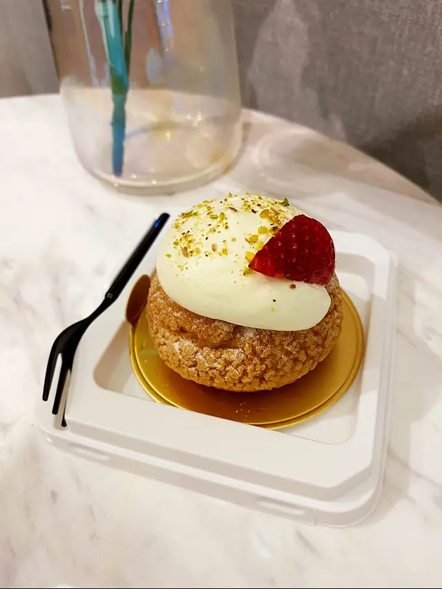 野莓忌廉朱古力泡芙