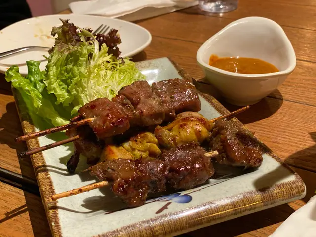 豬牛雞串燒配satay sause, yummy!