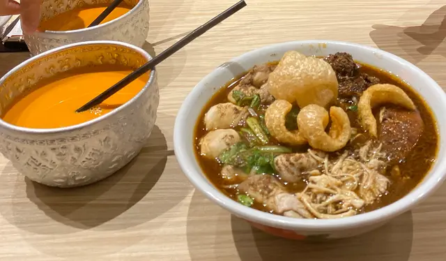 船皇湯麵配泰式奶茶