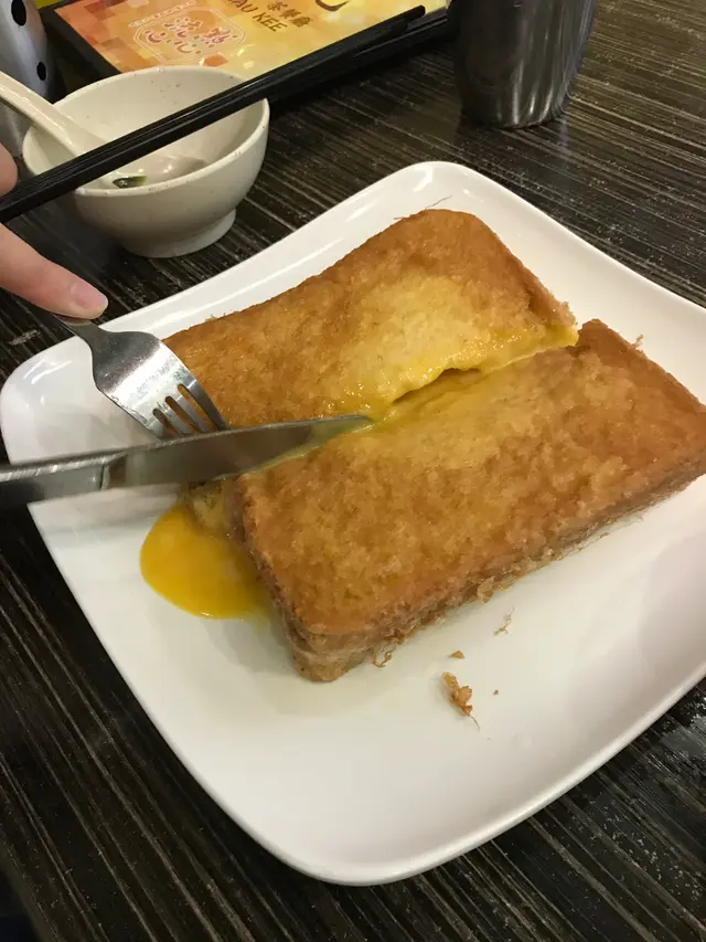 奶黃流沙西多士